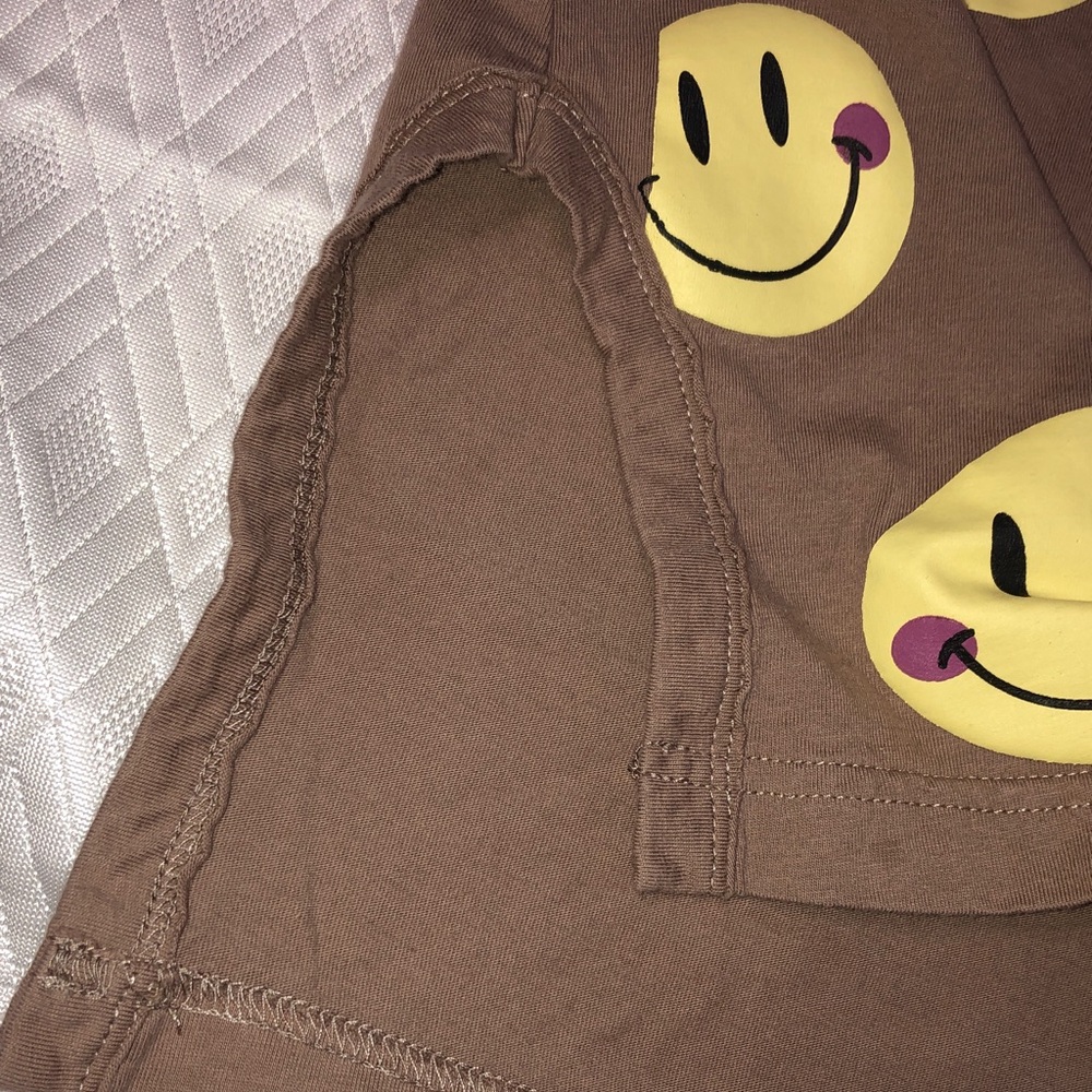 Easel Brown Short Sleeve Tee with Yellow Smiley Print - Picture 3 of 9